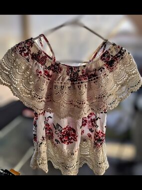 Girls 4T - No Boundaries Off-Shoulder Camisole with Red Floral and Cream Lace